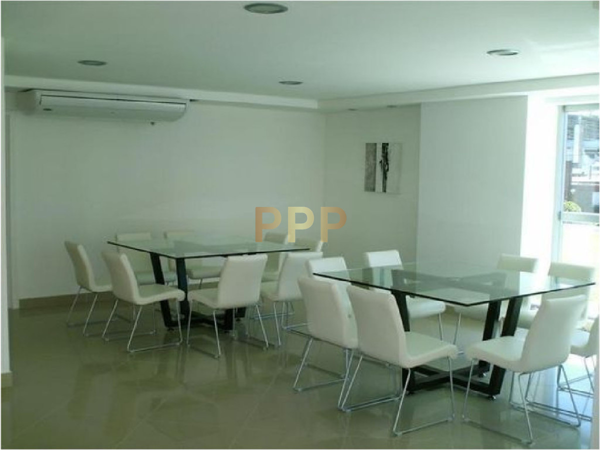 Apartamento ID.17 - En Alquiler y Venta... Torre con muy buena ubicaciÃ³n, a metros de las playas brava y mansa, muy cerca de la PenÃ­nsula y de todos los servicios.