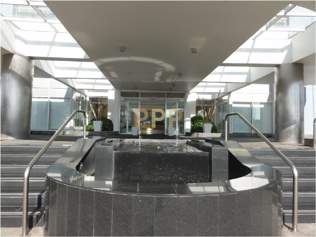 Apartamento ID.17 - En Alquiler y Venta... Torre con muy buena ubicaciÃ³n, a metros de las playas brava y mansa, muy cerca de la PenÃ­nsula y de todos los servicios.