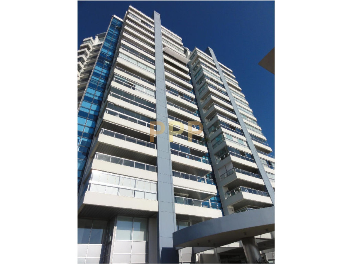 Apartamento ID.17 - En Alquiler y Venta... Torre con muy buena ubicaciÃ³n, a metros de las playas brava y mansa, muy cerca de la PenÃ­nsula y de todos los servicios.