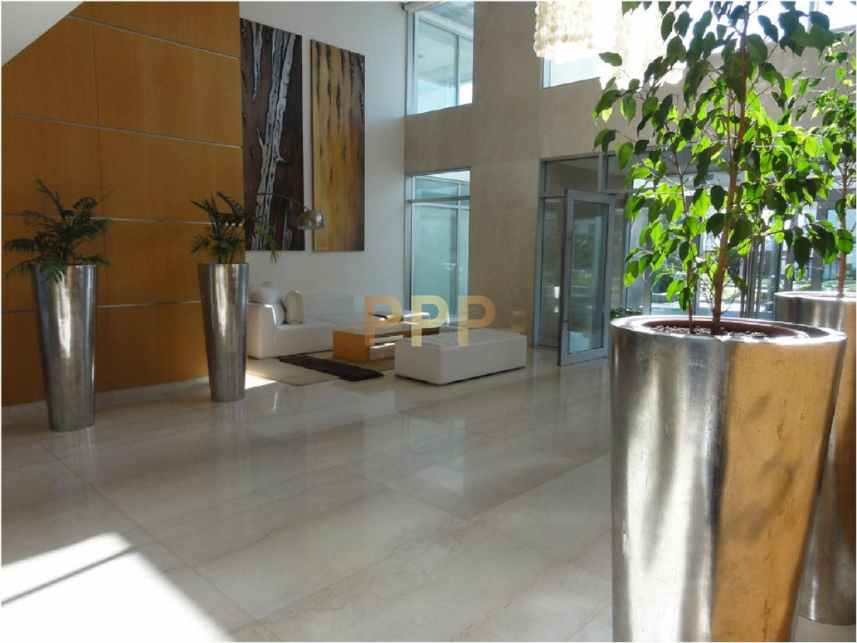 Apartamento ID.17 - En Alquiler y Venta... Torre con muy buena ubicaciÃ³n, a metros de las playas brava y mansa, muy cerca de la PenÃ­nsula y de todos los servicios.