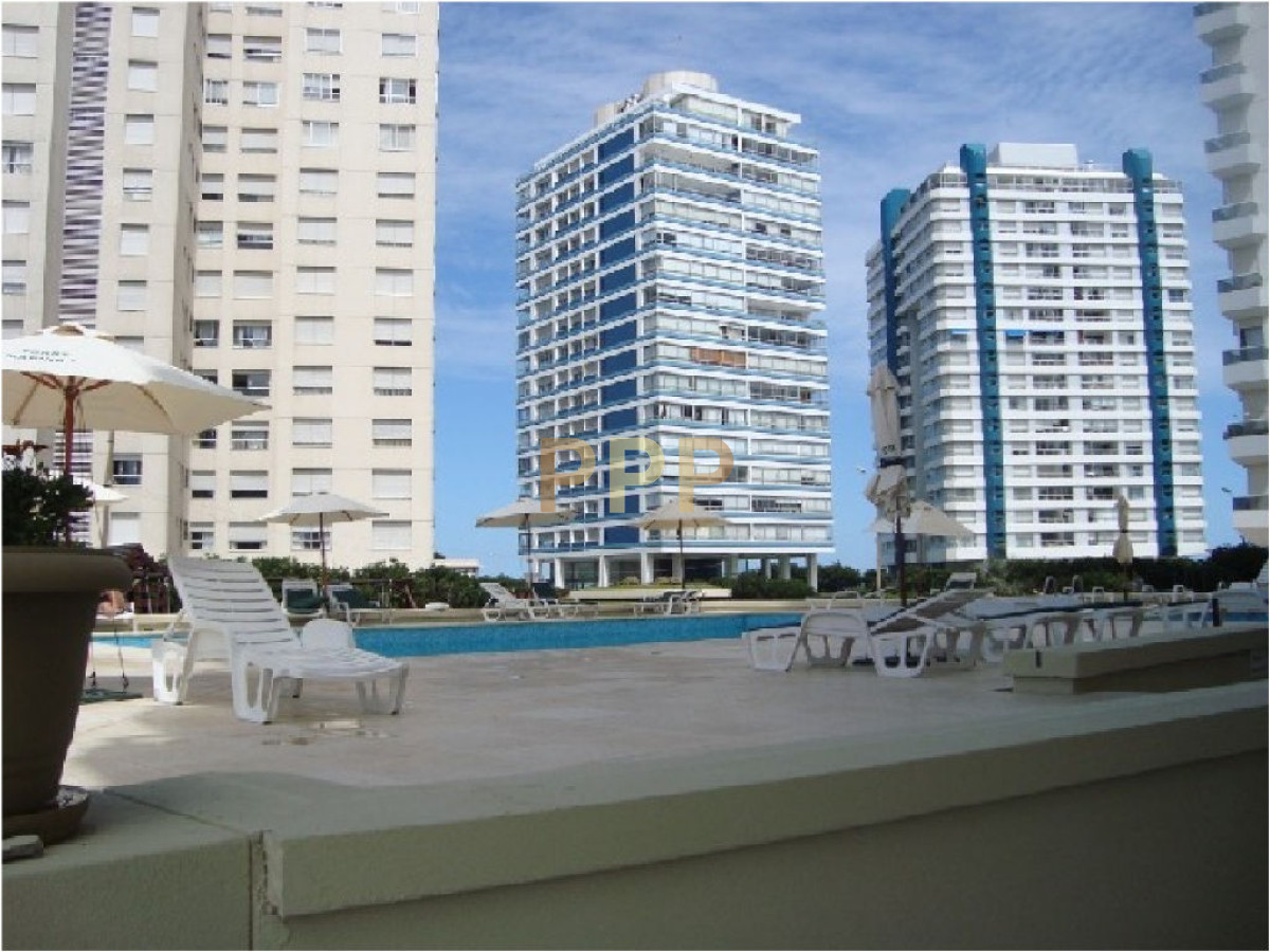 Apartamento ID.250 - Alquilo excelente apartamento en Brava a 100 metros de la playa, Punta del Este.