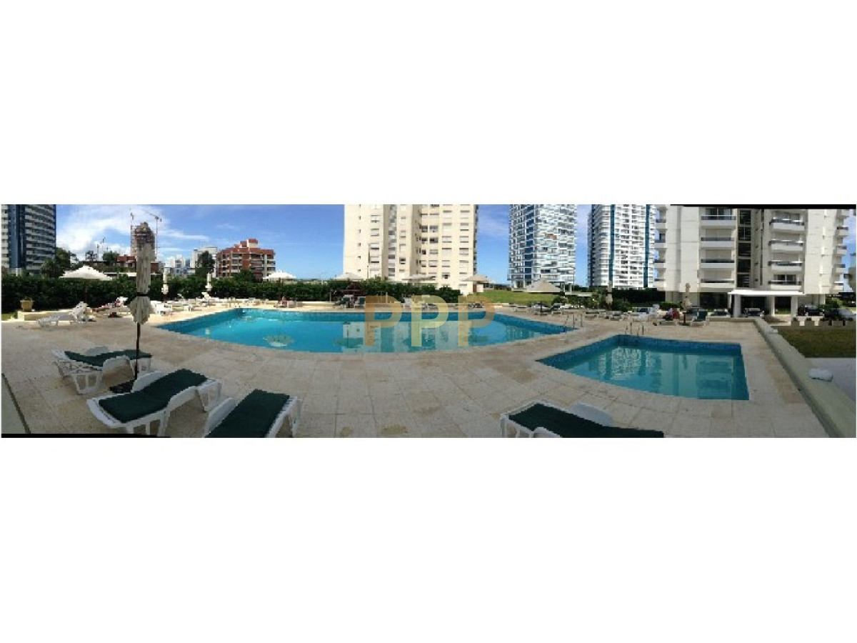 Apartamento ID.250 - Alquilo excelente apartamento en Brava a 100 metros de la playa, Punta del Este.