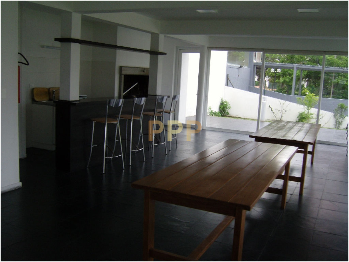 Apartamento ID.4 - En alquiler.. a pasitos del mar, torre con servicios.. Consulte!!!