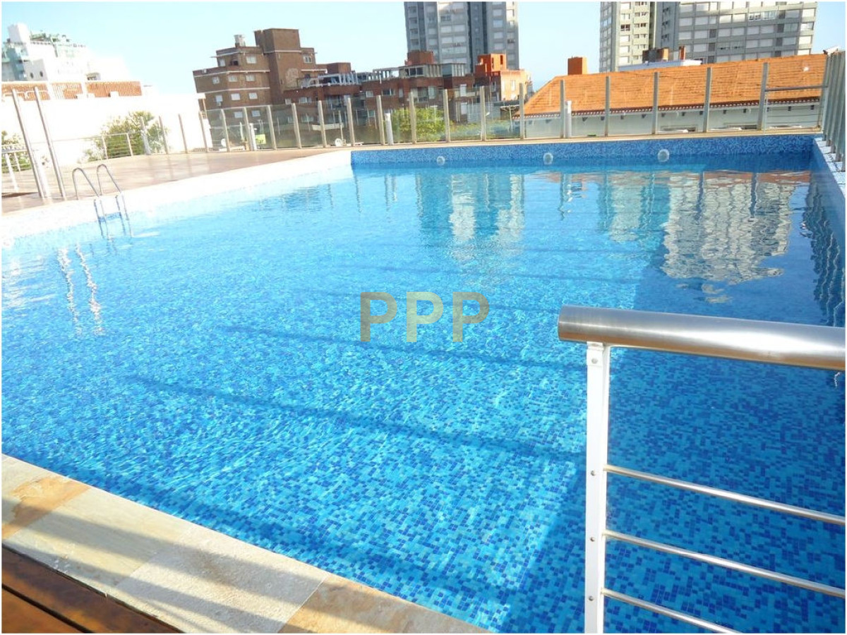 Apartamento ID.4 - En alquiler.. a pasitos del mar, torre con servicios.. Consulte!!!