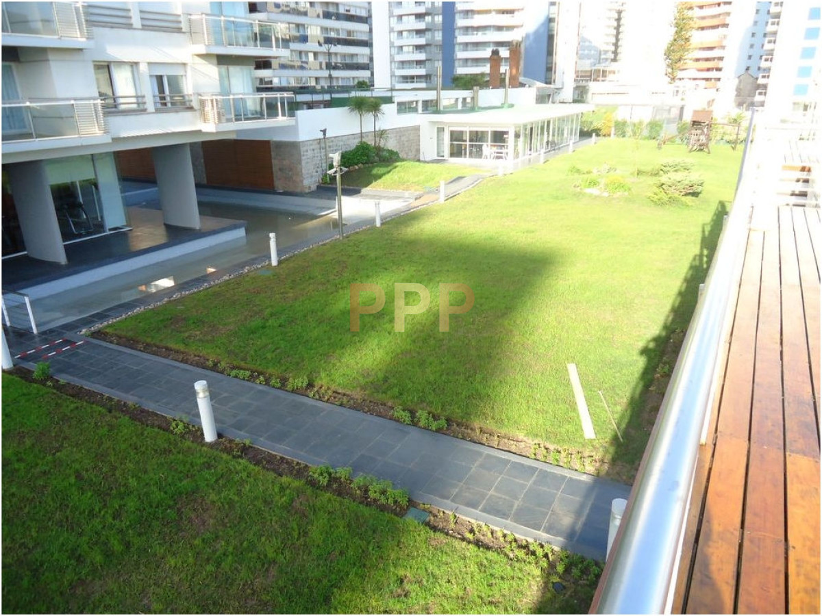 Apartamento ID.4 - En alquiler.. a pasitos del mar, torre con servicios.. Consulte!!!