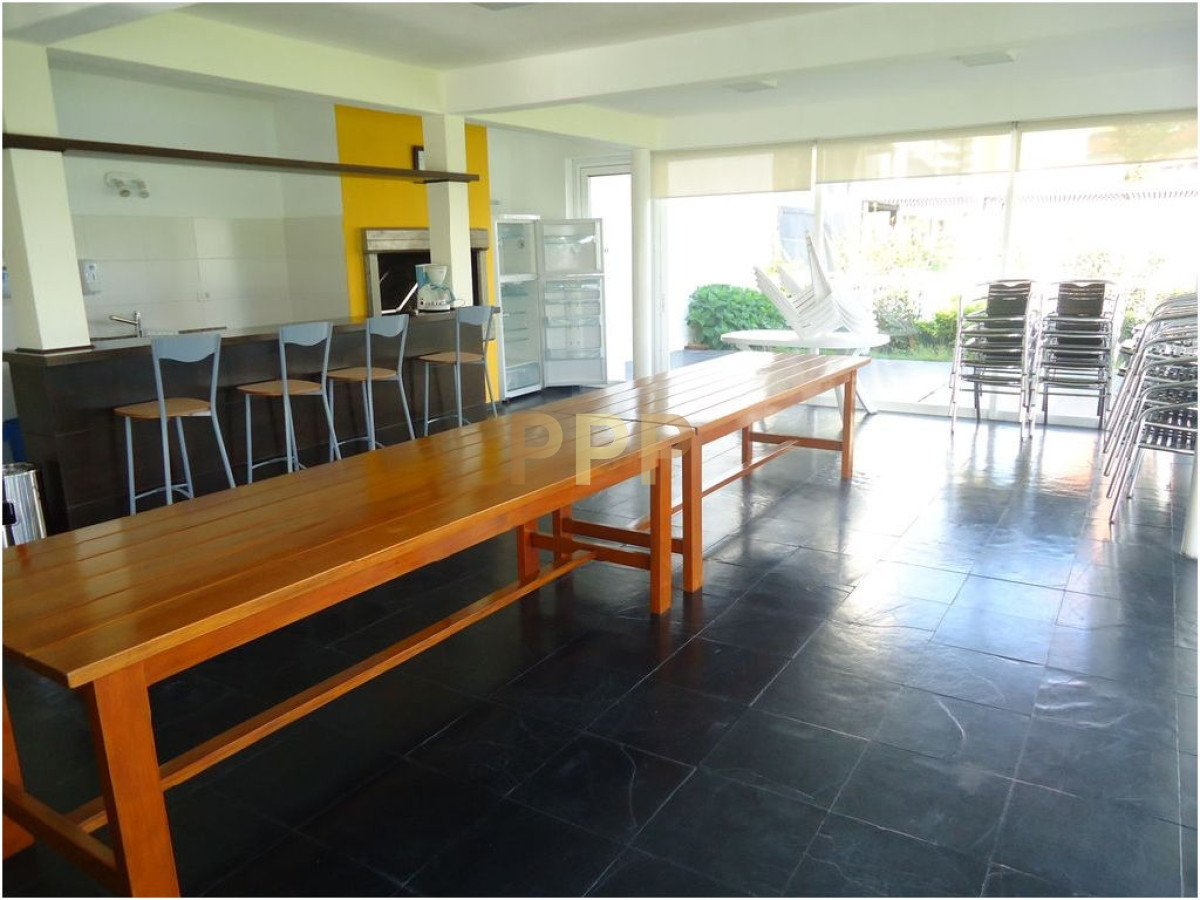 Apartamento ID.4 - En alquiler.. a pasitos del mar, torre con servicios.. Consulte!!!