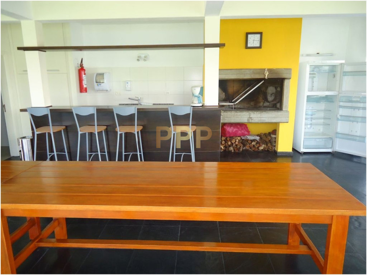 Apartamento ID.4 - En alquiler.. a pasitos del mar, torre con servicios.. Consulte!!!