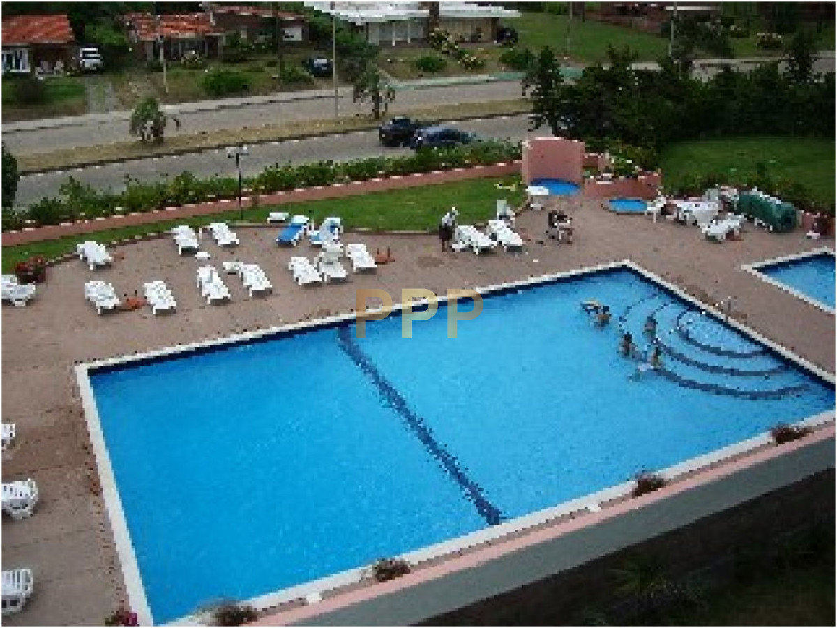 Apartamento ID.4 - En alquiler.. a pasitos del mar, torre con servicios.. Consulte!!!