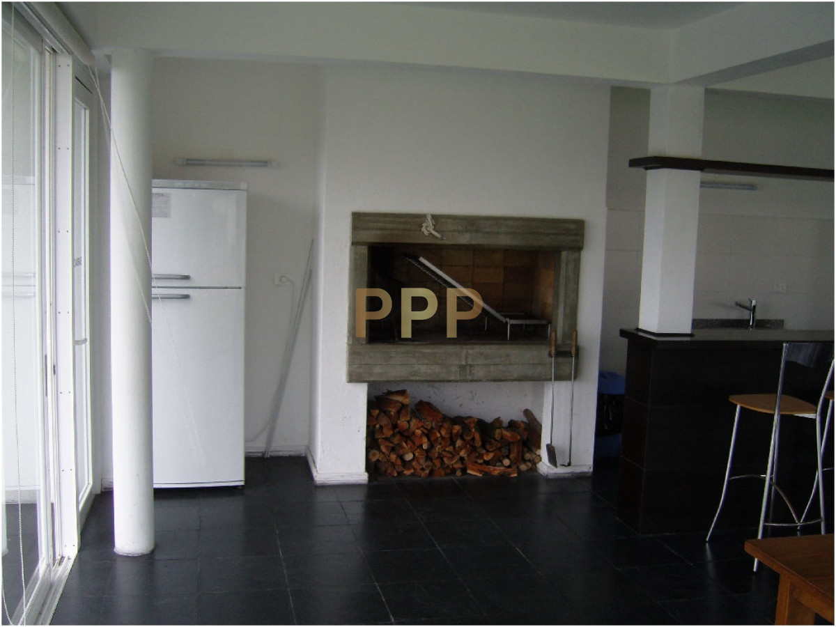 Apartamento ID.4 - En alquiler.. a pasitos del mar, torre con servicios.. Consulte!!!