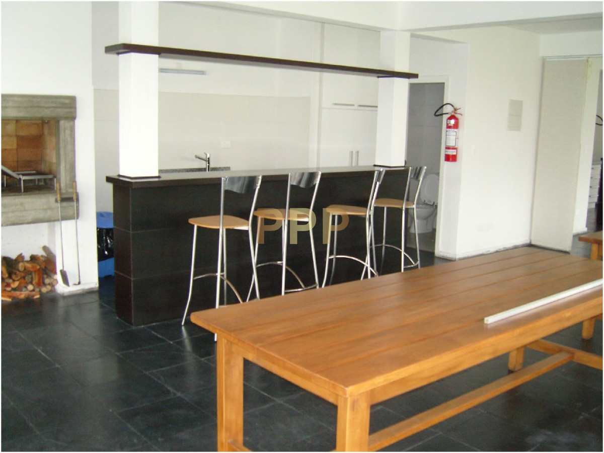 Apartamento ID.4 - En alquiler.. a pasitos del mar, torre con servicios.. Consulte!!!