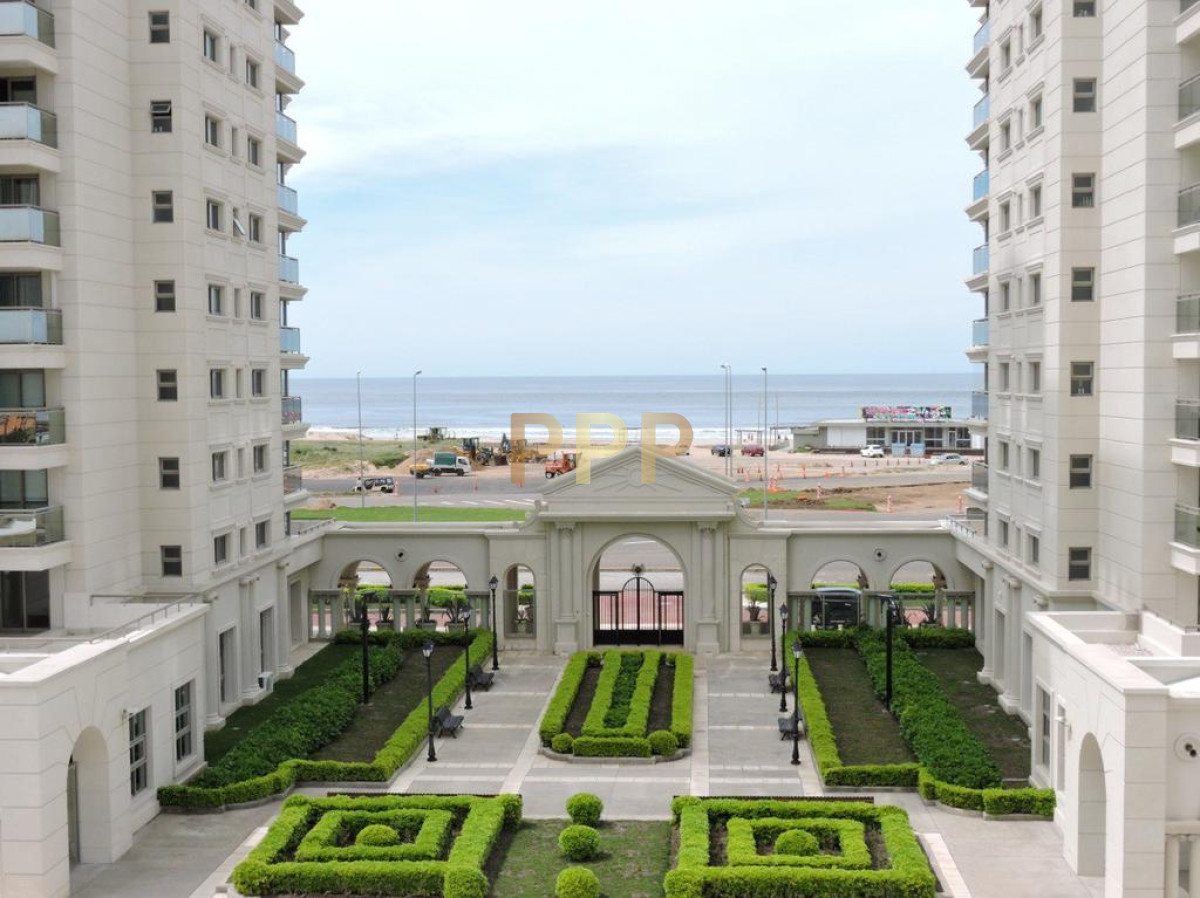 Apartamento ID.2344 - Apartamento de 3 dormitorios, primera linea frente al mar, en alquiler y venta, Punta del Este