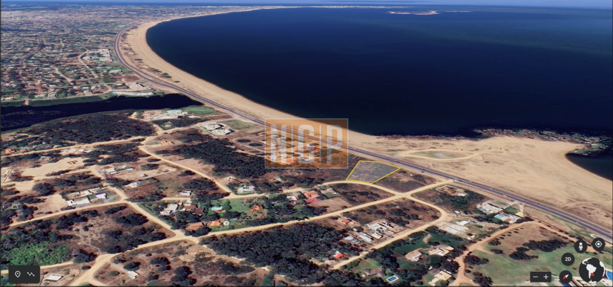 Oportunidad única. terreno en primera fila, Playa Mansa - NGP31211T