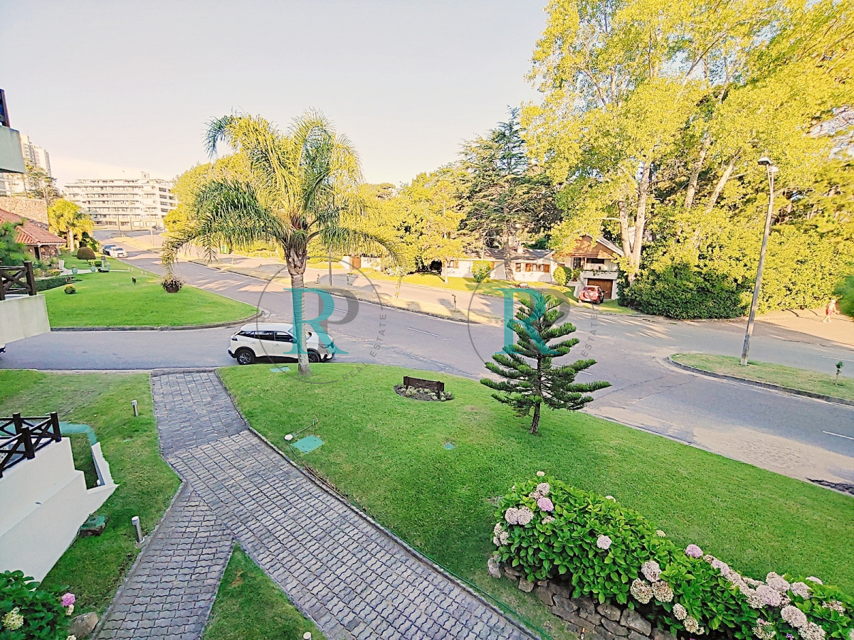 Apartamento ID.1572 - Apartamento en playa Mansa a pasos del mar