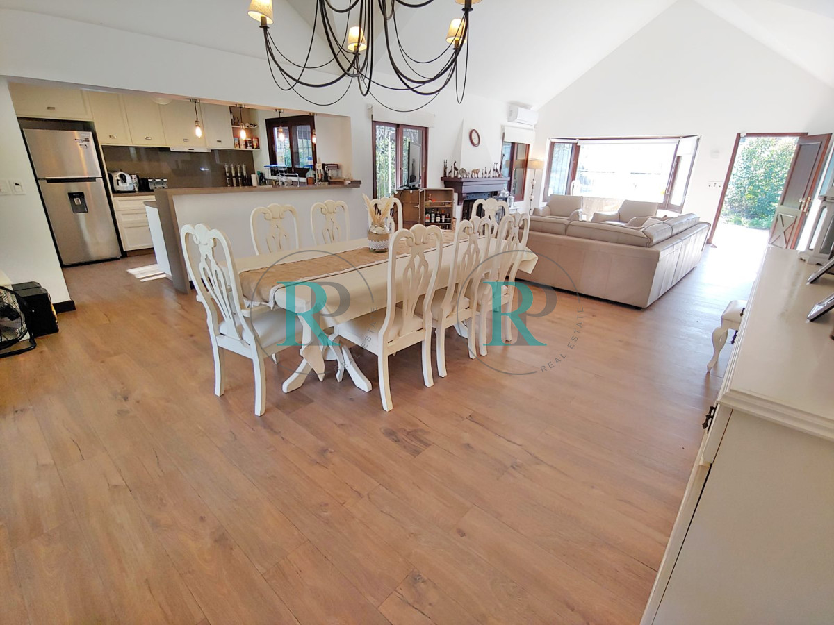 Casa ID.925 - Hermosa residencia en Rincon del Indio