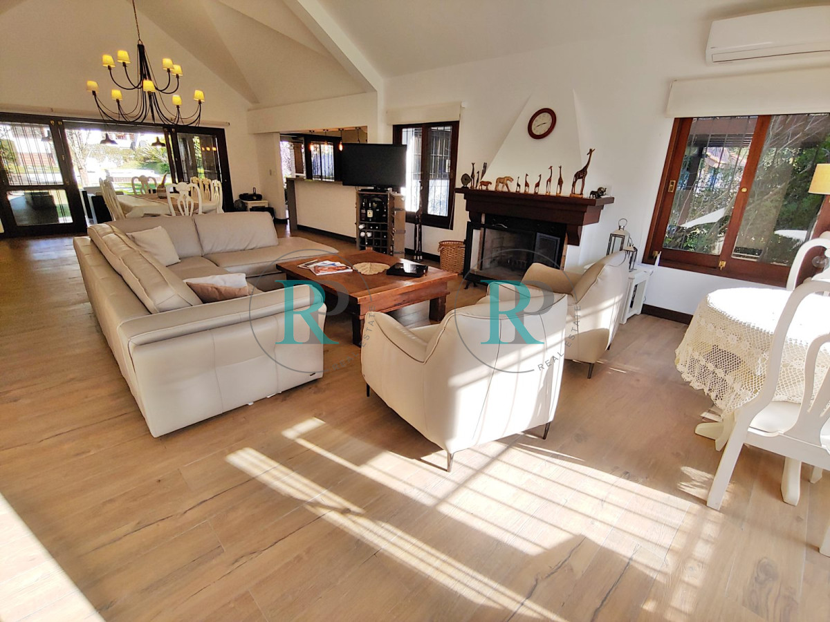 Casa ID.925 - Hermosa residencia en Rincon del Indio