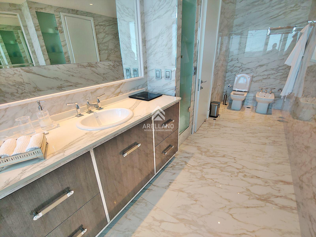 Apartamento ID.5181 - Espectacular! Apartamento unificado en Fendi Chateau Punta del Este - VENTA