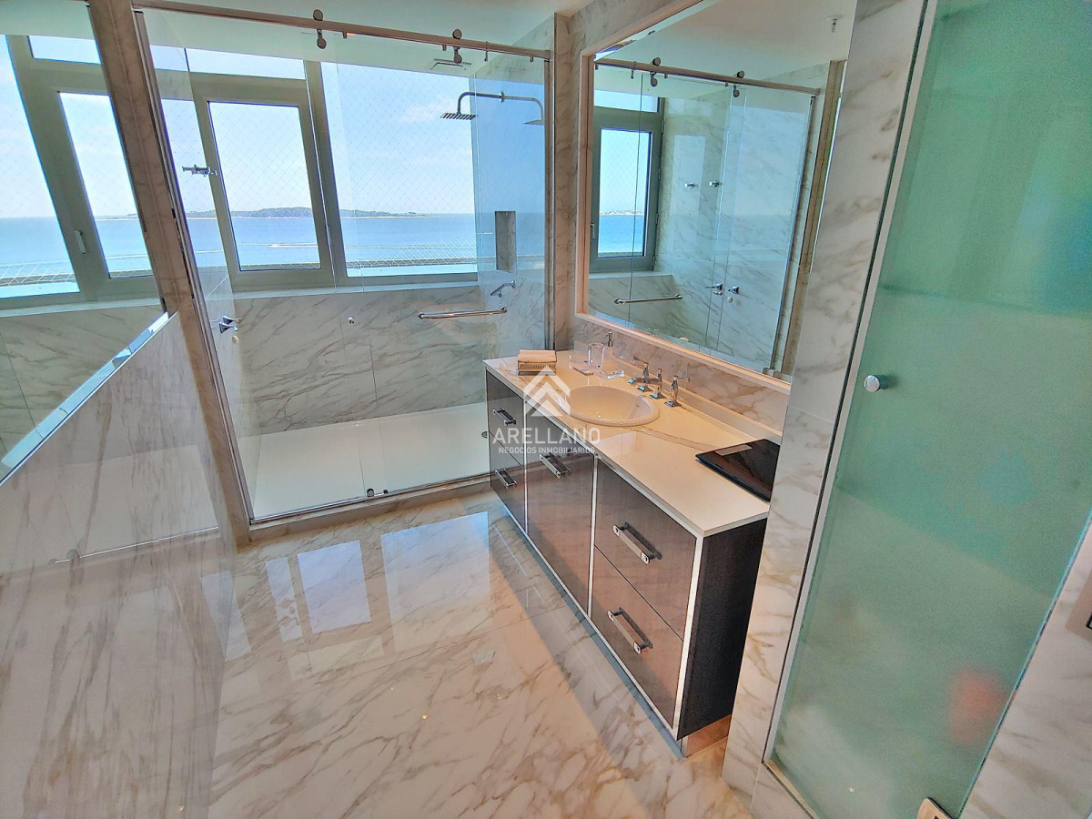 Apartamento ID.5181 - Espectacular! Apartamento unificado en Fendi Chateau Punta del Este - VENTA