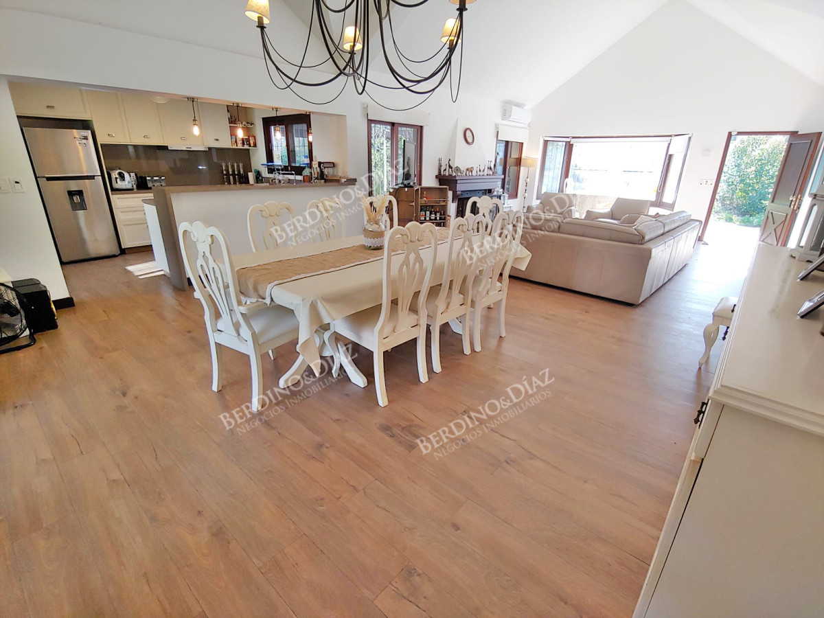 Casa ID.1090 - Hermosa residencia en Rincon del Indio