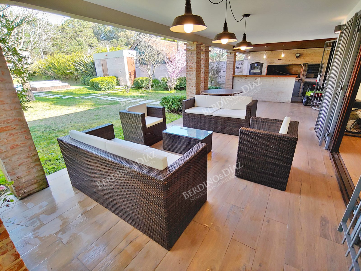 Casa ID.1090 - Hermosa residencia en Rincon del Indio
