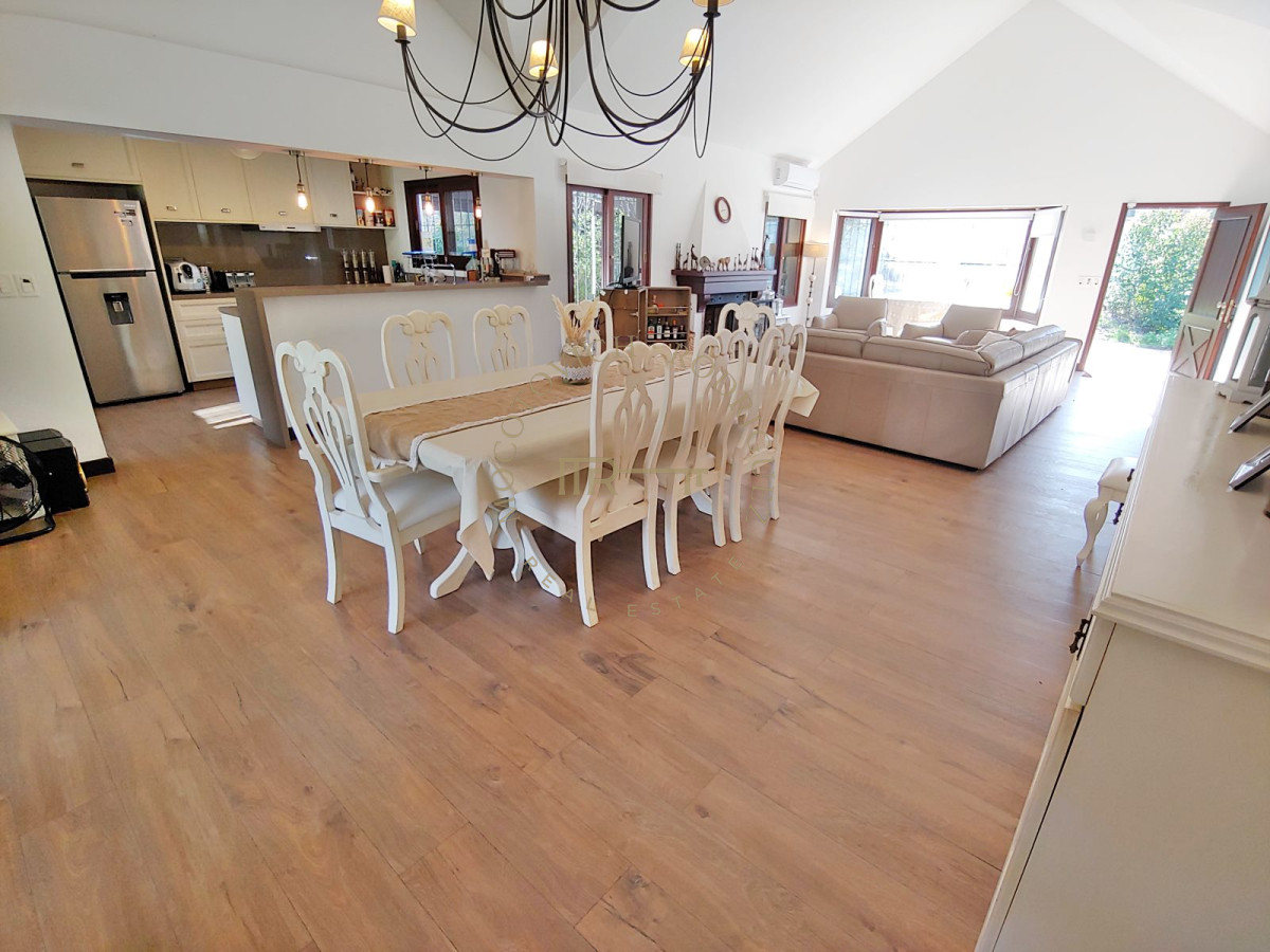 Casa ID.2257 - Hermosa residencia en Rincon del Indio