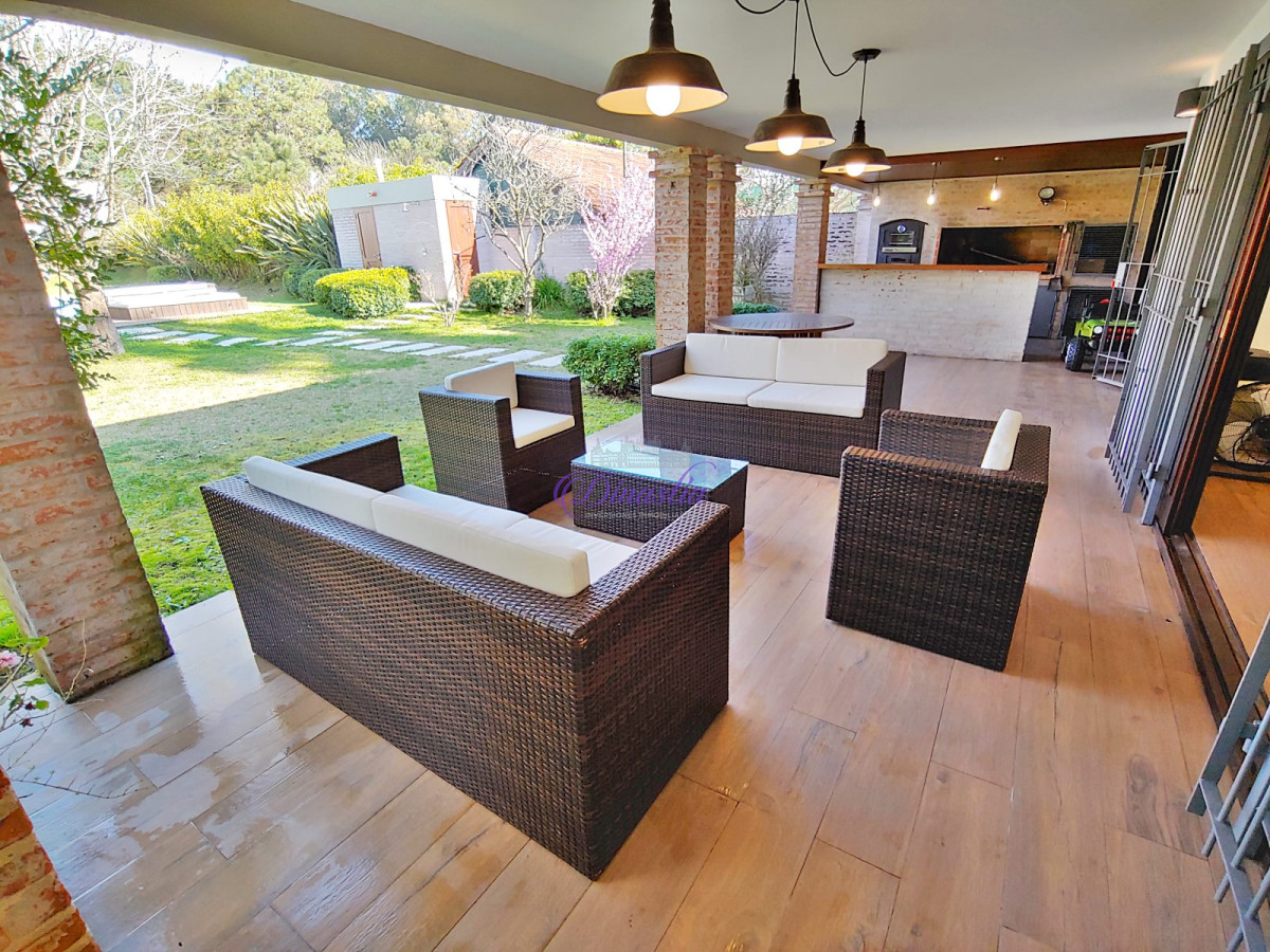Casa ID.172 - Hermosa residencia en Rincon del Indio