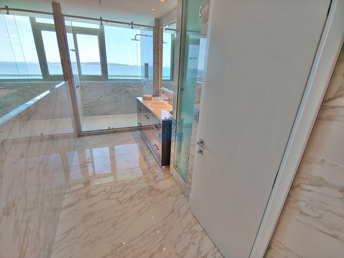 Apartamento ID.782 - Espectacular! Apartamento unificado en Fendi Chateau Punta del Este - VENTA