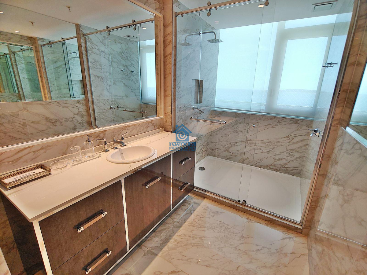 Apartamento ID.782 - Espectacular! Apartamento unificado en Fendi Chateau Punta del Este - VENTA