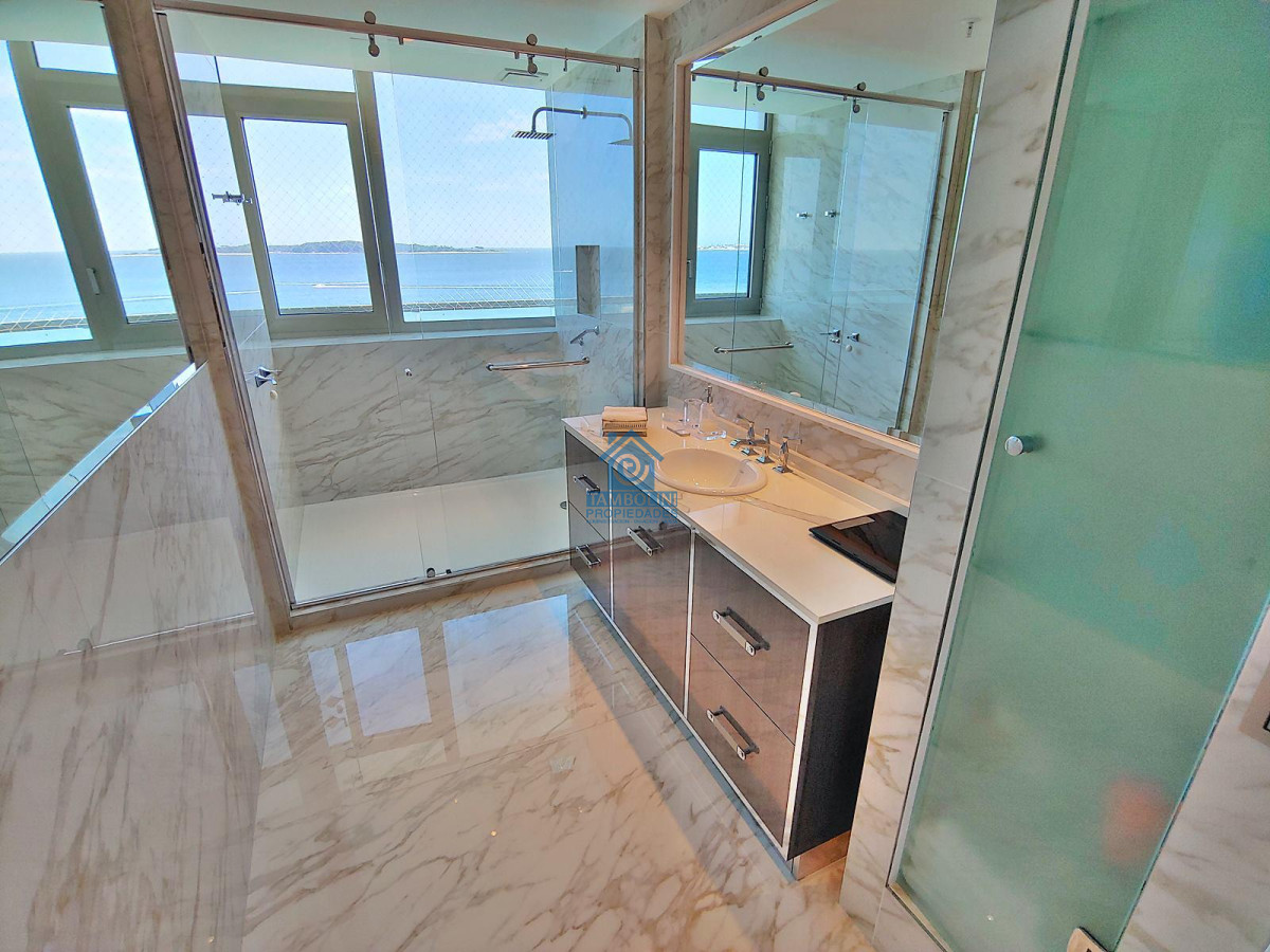 Apartamento ID.782 - Espectacular! Apartamento unificado en Fendi Chateau Punta del Este - VENTA