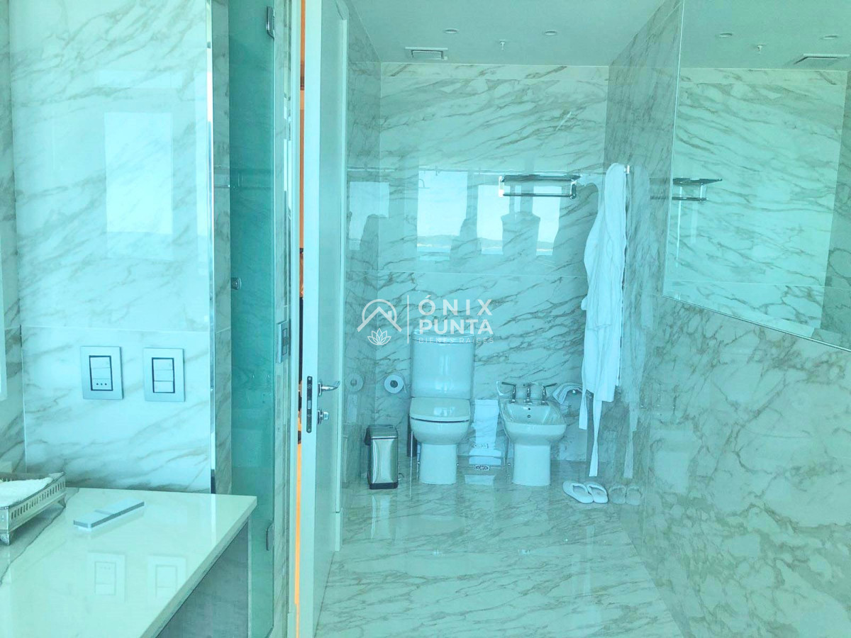 Apartamento ID.510 - Espectacular! Apartamento unificado en Fendi Chateau Punta del Este - VENTA