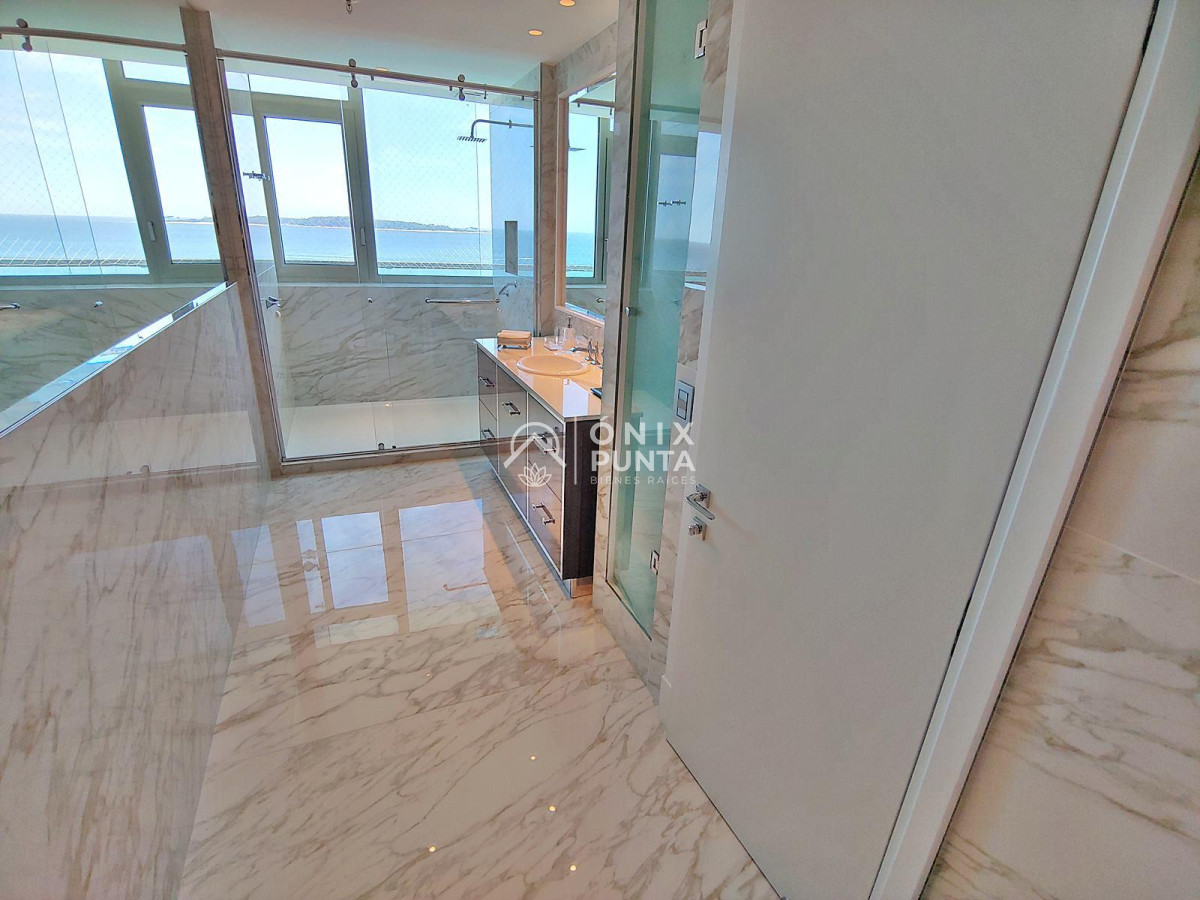 Apartamento ID.510 - Espectacular! Apartamento unificado en Fendi Chateau Punta del Este - VENTA