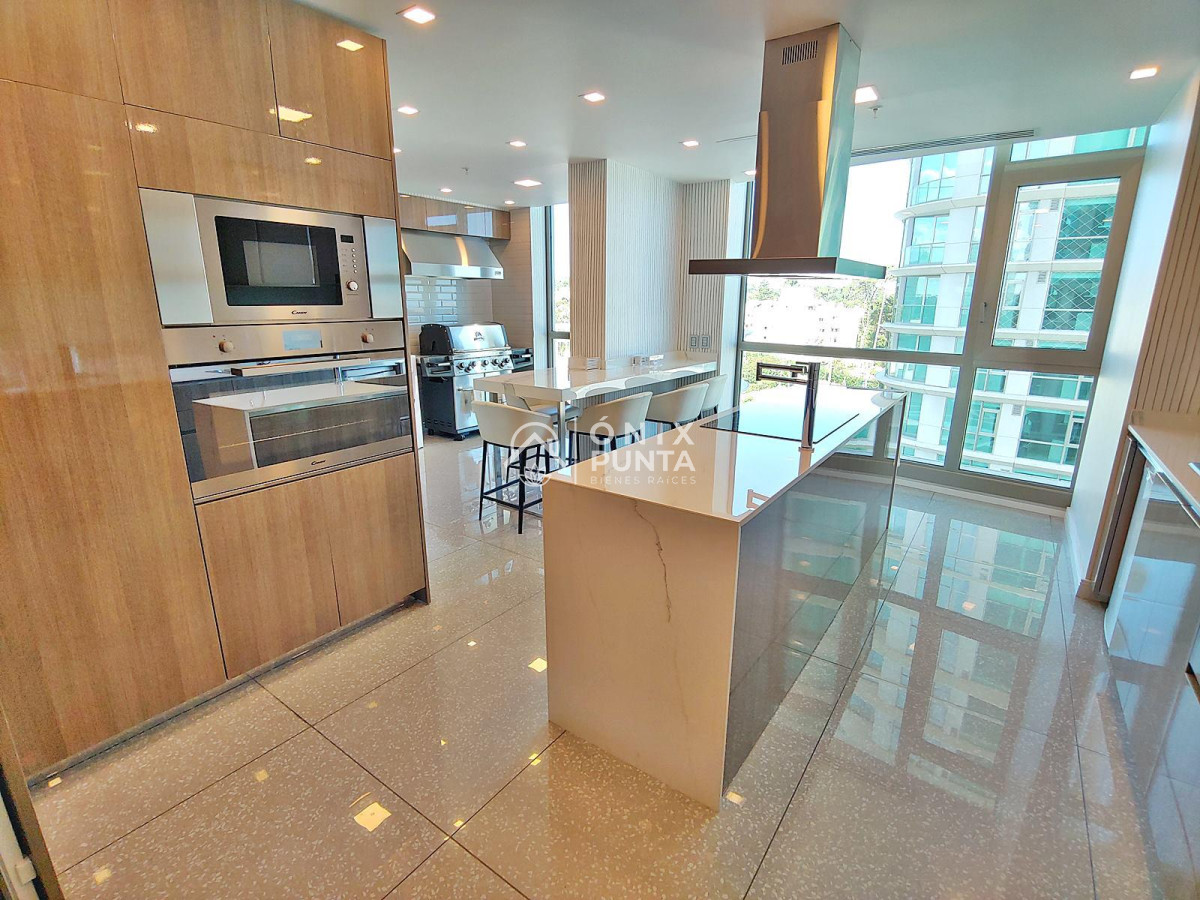 Apartamento ID.510 - Espectacular! Apartamento unificado en Fendi Chateau Punta del Este - VENTA