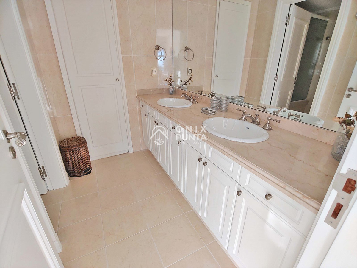 Apartamento ID.511 - Punta del Este - Venta - Espectacular apartamento esquinero en Playa Mansa