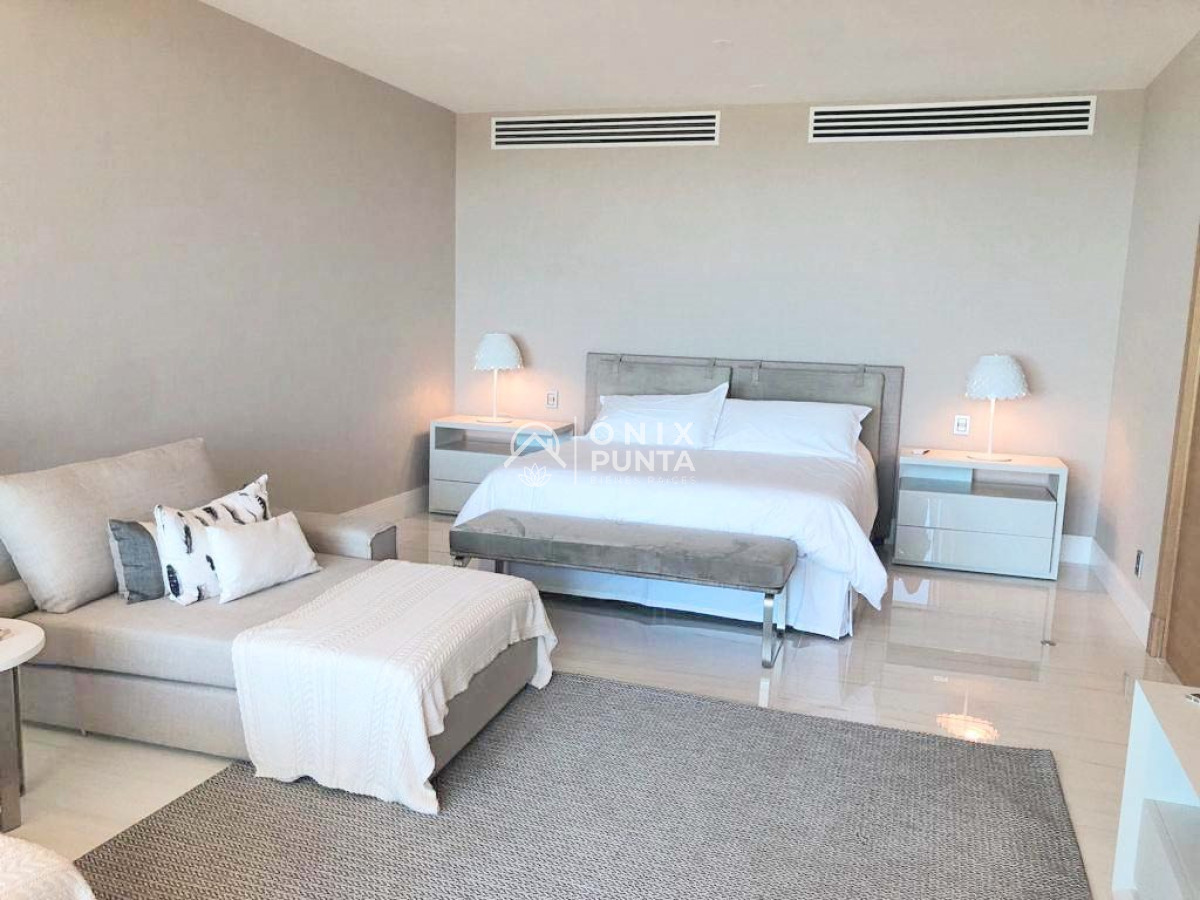 Apartamento ID.510 - Espectacular! Apartamento unificado en Fendi Chateau Punta del Este - VENTA