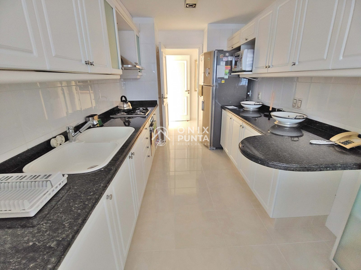 Apartamento ID.511 - Punta del Este - Venta - Espectacular apartamento esquinero en Playa Mansa