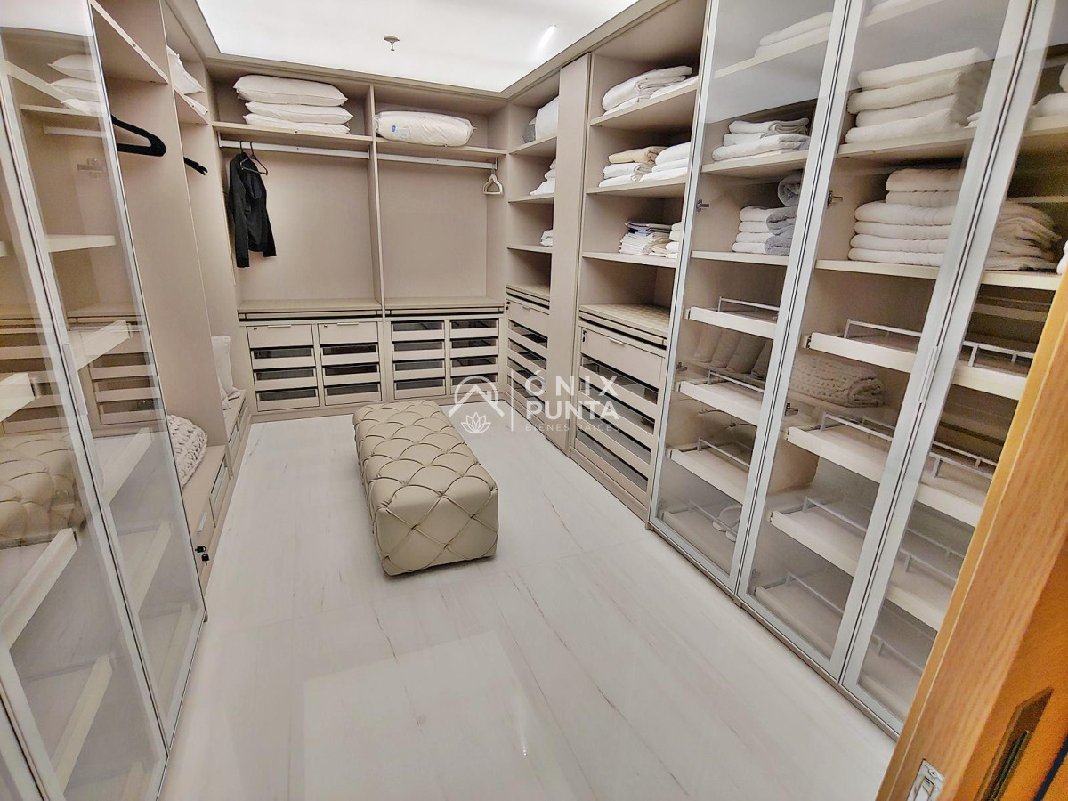 Apartamento ID.510 - Espectacular! Apartamento unificado en Fendi Chateau Punta del Este - VENTA
