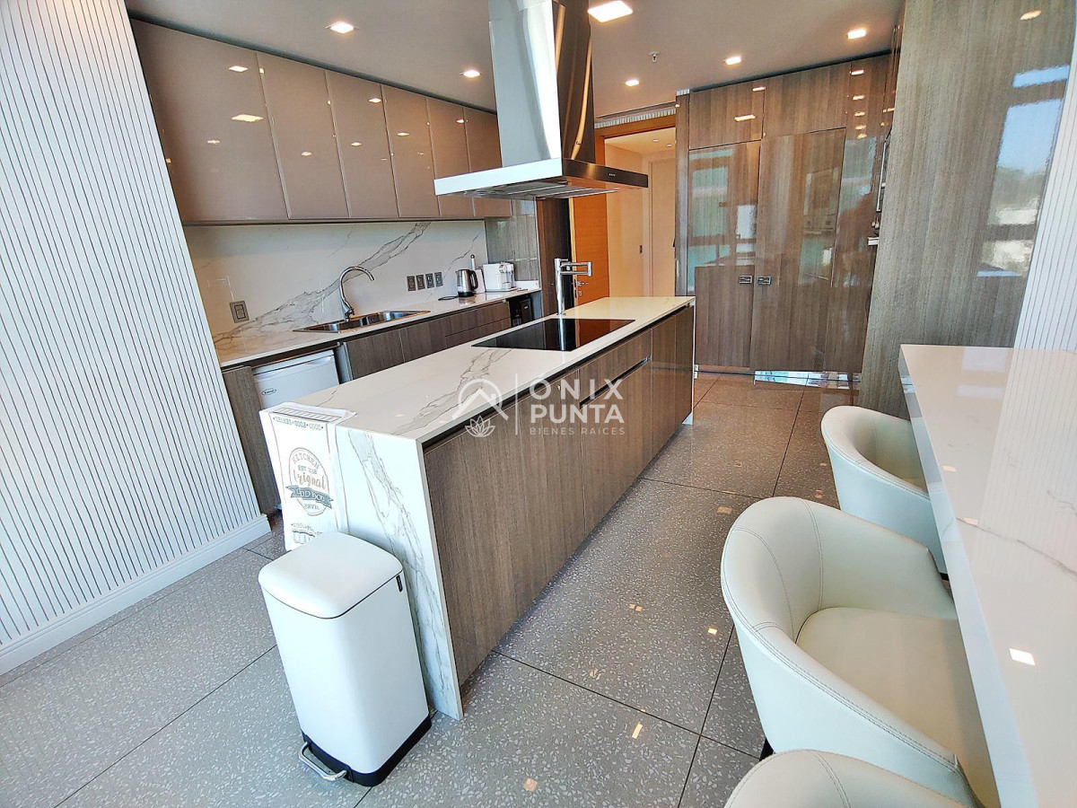 Apartamento ID.510 - Espectacular! Apartamento unificado en Fendi Chateau Punta del Este - VENTA