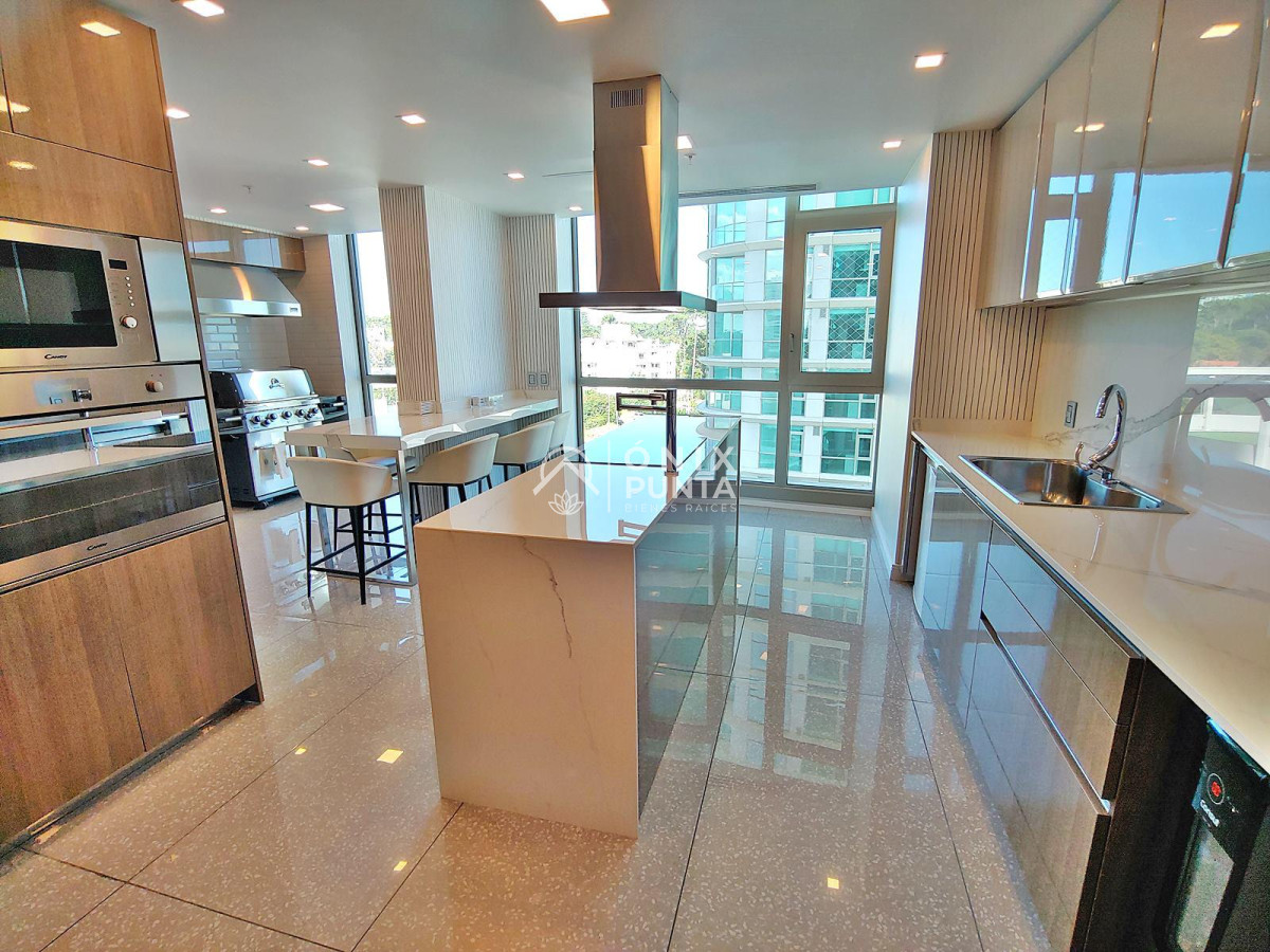 Apartamento ID.510 - Espectacular! Apartamento unificado en Fendi Chateau Punta del Este - VENTA
