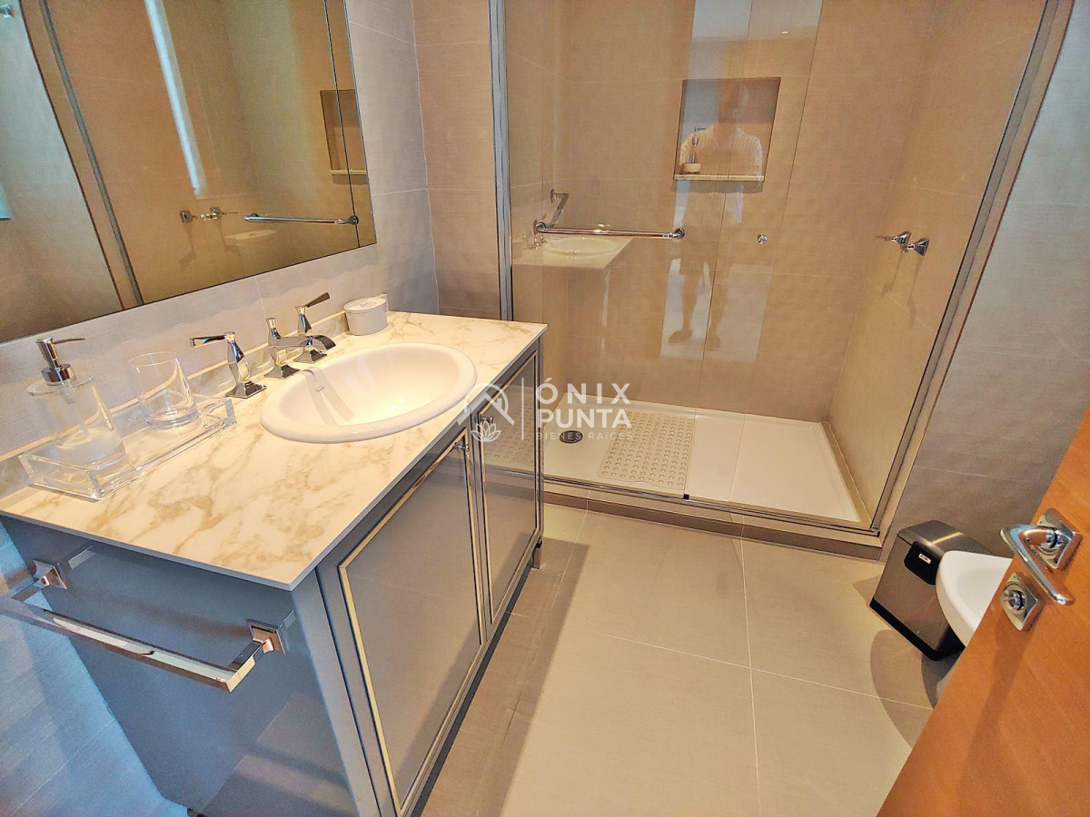 Apartamento ID.510 - Espectacular! Apartamento unificado en Fendi Chateau Punta del Este - VENTA