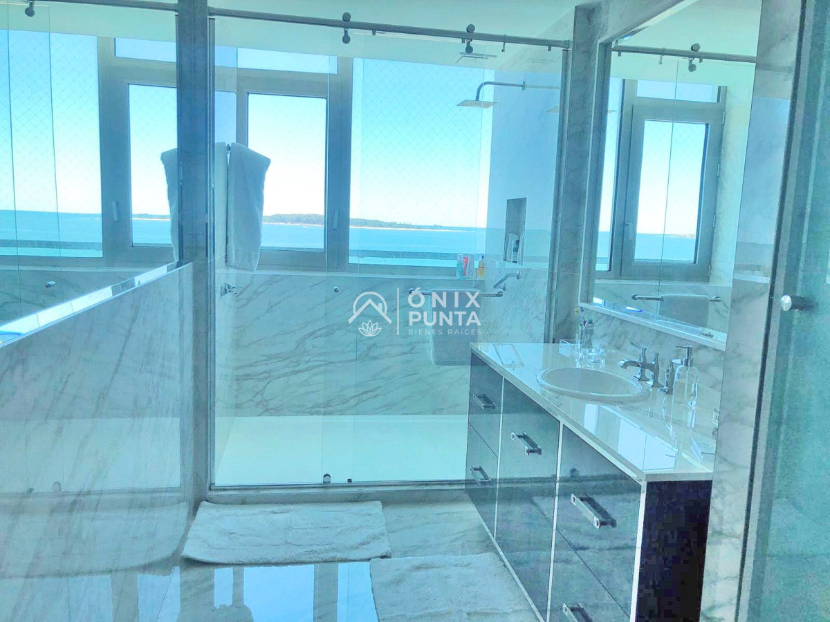 Apartamento ID.510 - Espectacular! Apartamento unificado en Fendi Chateau Punta del Este - VENTA