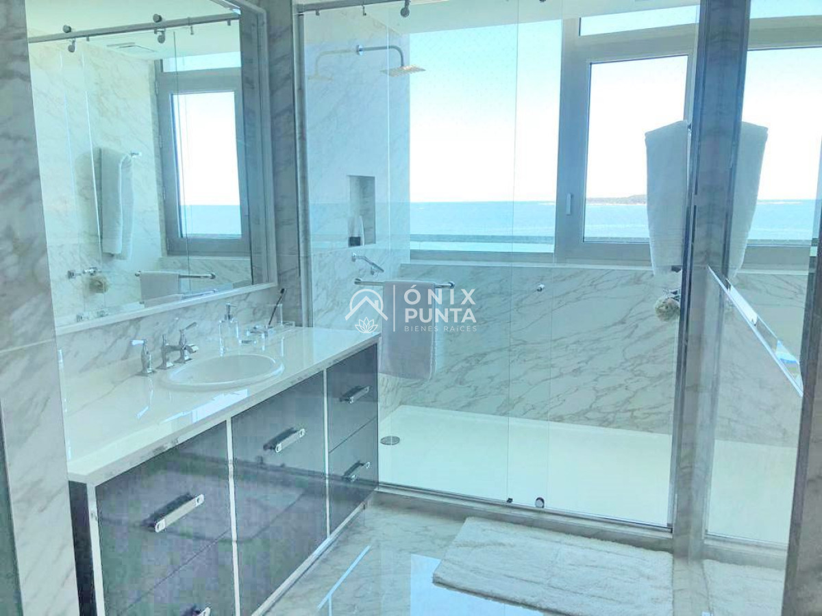 Apartamento ID.510 - Espectacular! Apartamento unificado en Fendi Chateau Punta del Este - VENTA