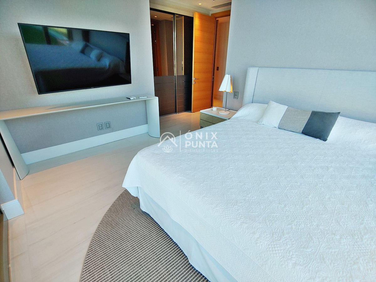 Apartamento ID.510 - Espectacular! Apartamento unificado en Fendi Chateau Punta del Este - VENTA
