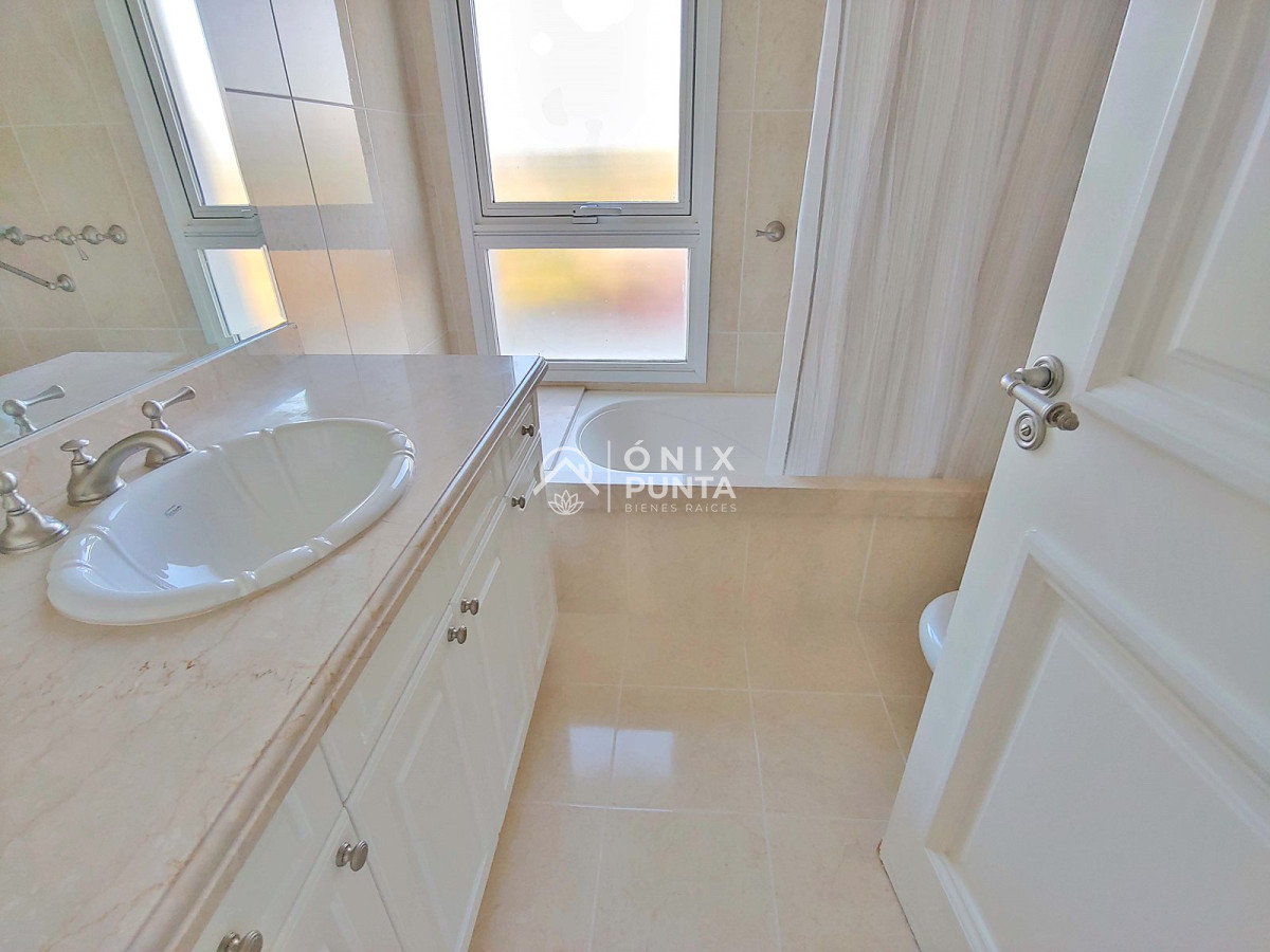 Apartamento ID.511 - Punta del Este - Venta - Espectacular apartamento esquinero en Playa Mansa