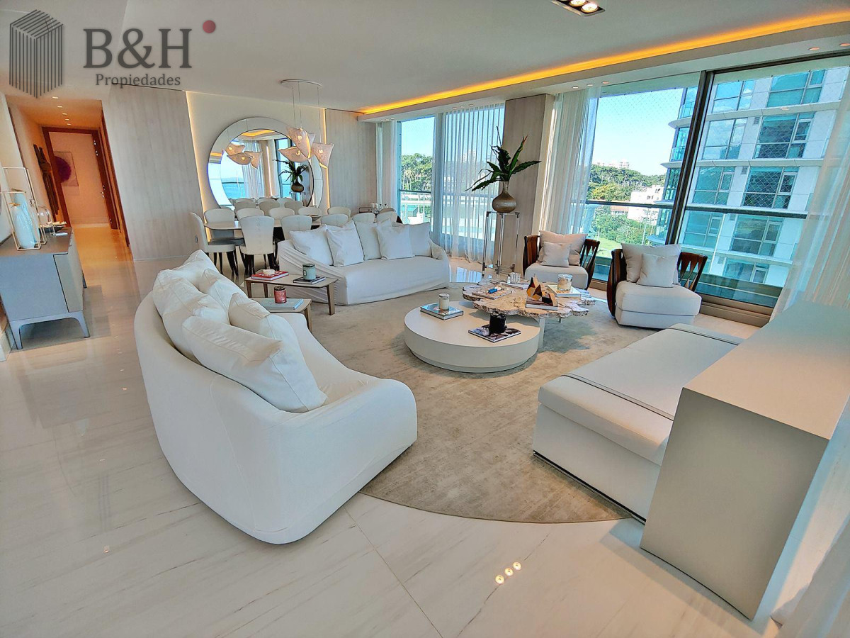 Apartamento ID.5508 - Espectacular! Apartamento unificado en Fendi Chateau Punta del Este - VENTA