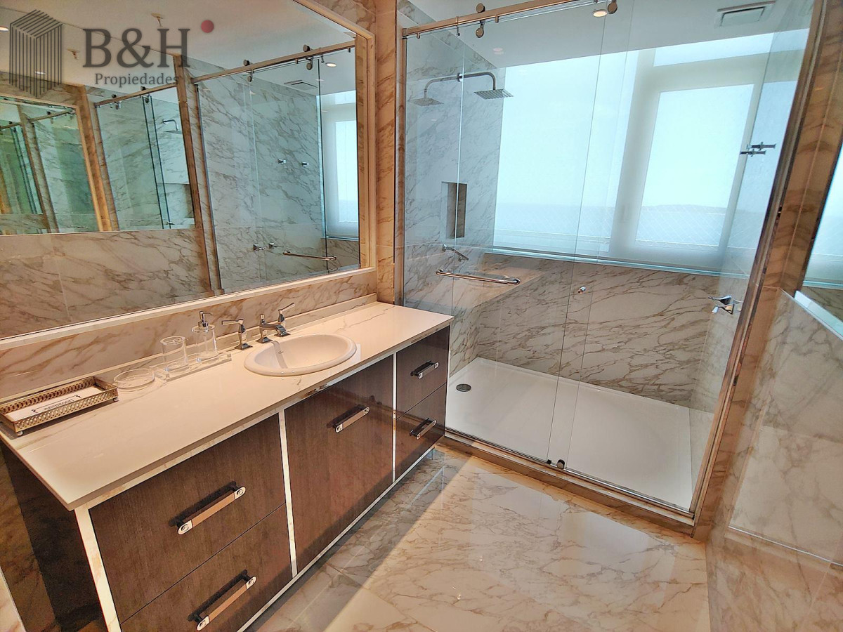 Apartamento ID.5508 - Espectacular! Apartamento unificado en Fendi Chateau Punta del Este - VENTA