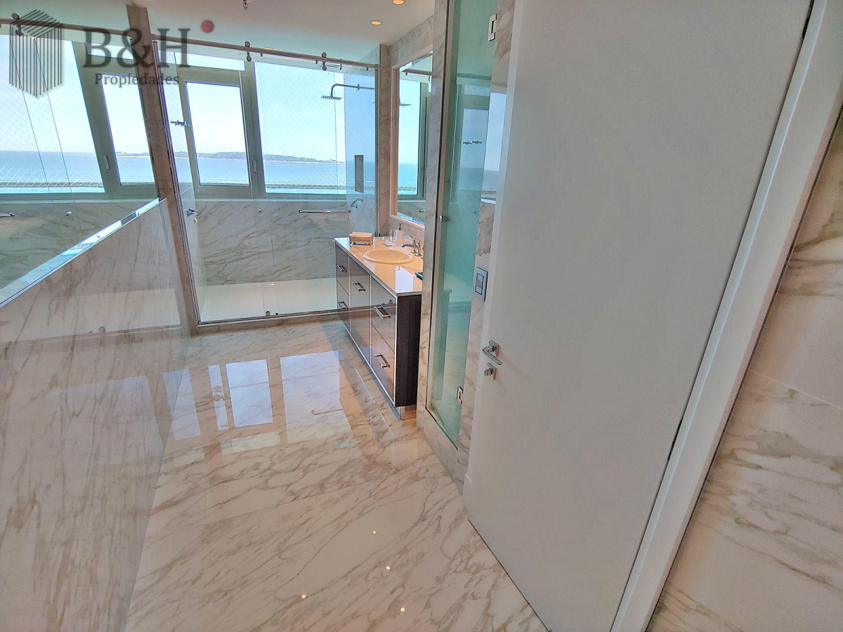 Apartamento ID.5508 - Espectacular! Apartamento unificado en Fendi Chateau Punta del Este - VENTA