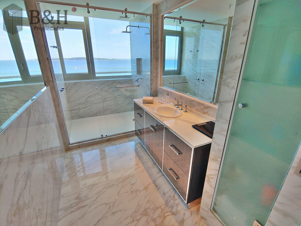 Apartamento ID.5508 - Espectacular! Apartamento unificado en Fendi Chateau Punta del Este - VENTA