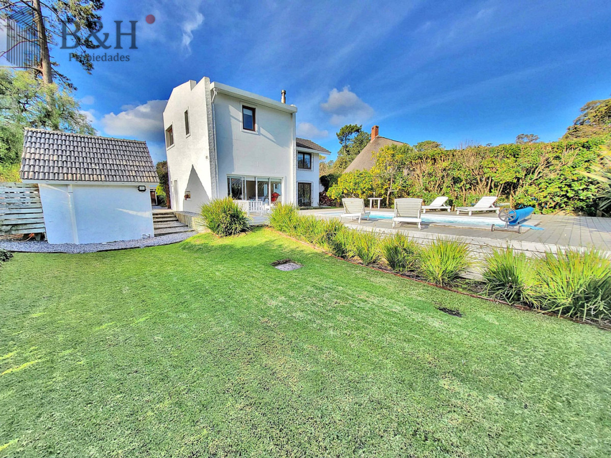 Casa ID.7437 - Espectacular casa en Pinares para vivirla todo el año!