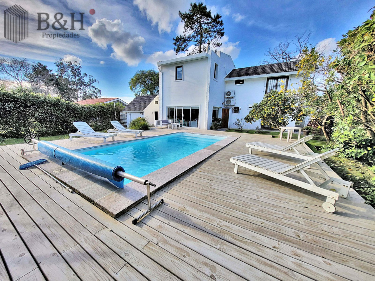 Casa ID.7437 - Espectacular casa en Pinares para vivirla todo el año!