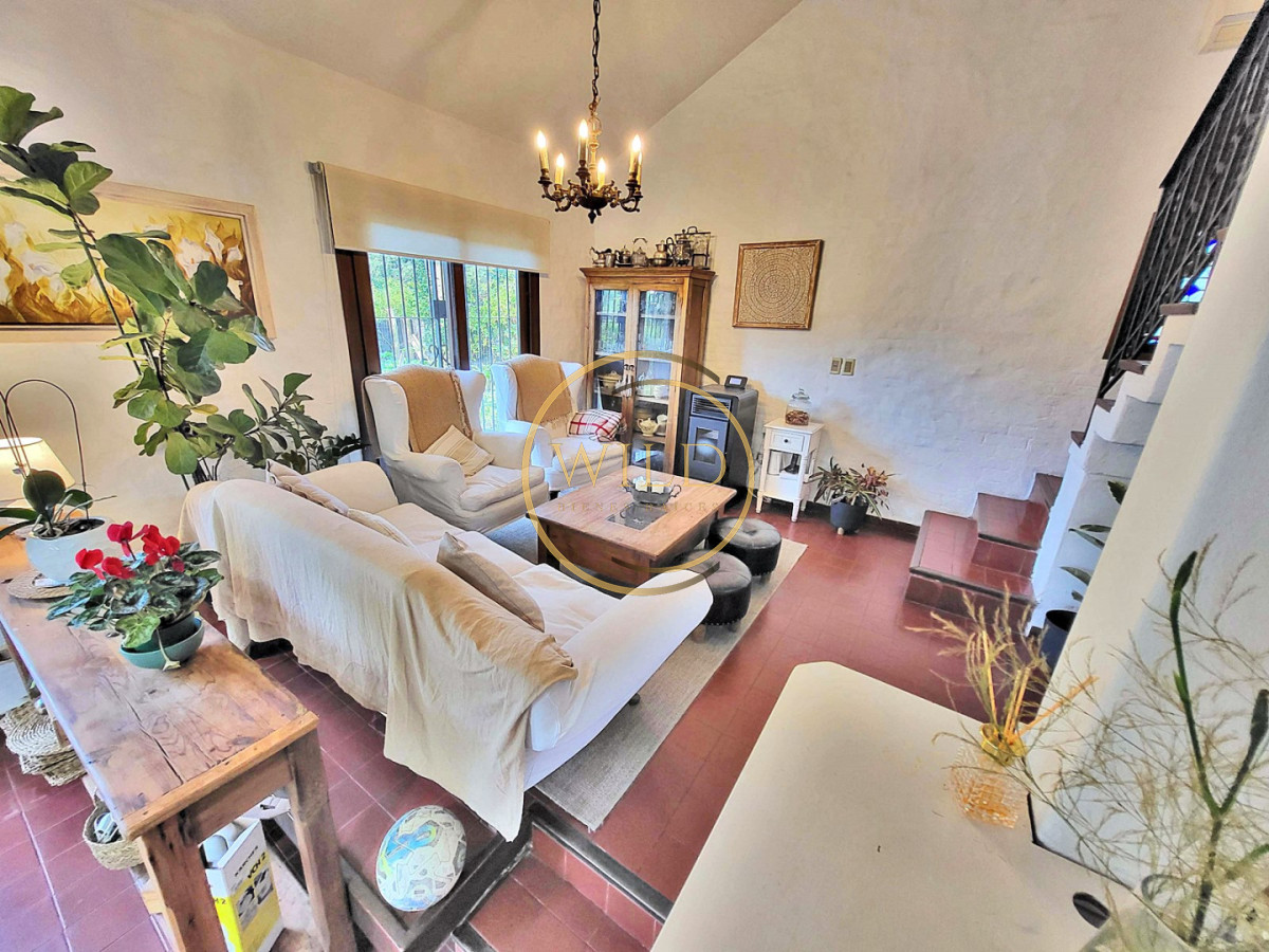 Casa ID.5663 - Espectacular casa en Pinares para vivirla todo el año!