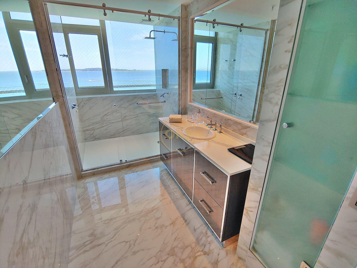Apartamento ID.1914 - Espectacular! Apartamento unificado en Fendi Chateau Punta del Este - VENTA